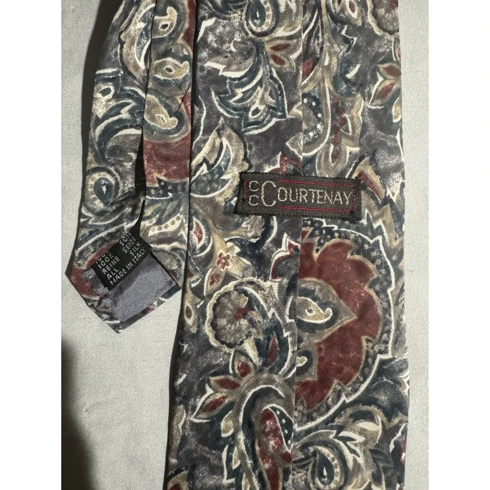 Vintage CC Courtenay Italian 100% Silk Neck Tie 3.5 inch